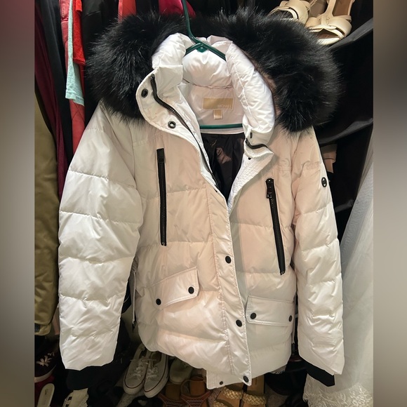 Michael Kors Duck down puffer jacket with belt stylish & trending luxury - Picture 4 of 7